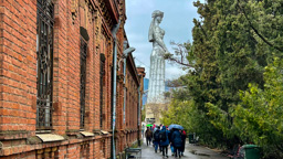 Kartlis Deda -  wurde 1958 zum 1500-jährigen Stadtjubiläum errichte