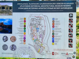 Uplistsikhe-Höhlen, eine antike, in Fels gehauene Stadt